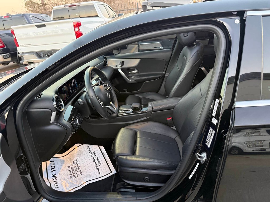 Mercedes-Benz A-Class Vehicle Full-screen Gallery Image 07