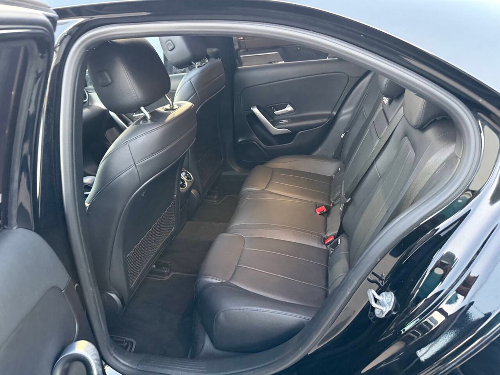 Mercedes-Benz A-Class Vehicle Full-screen Gallery Image 13