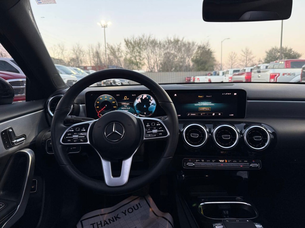 Mercedes-Benz A-Class Vehicle Full-screen Gallery Image 21