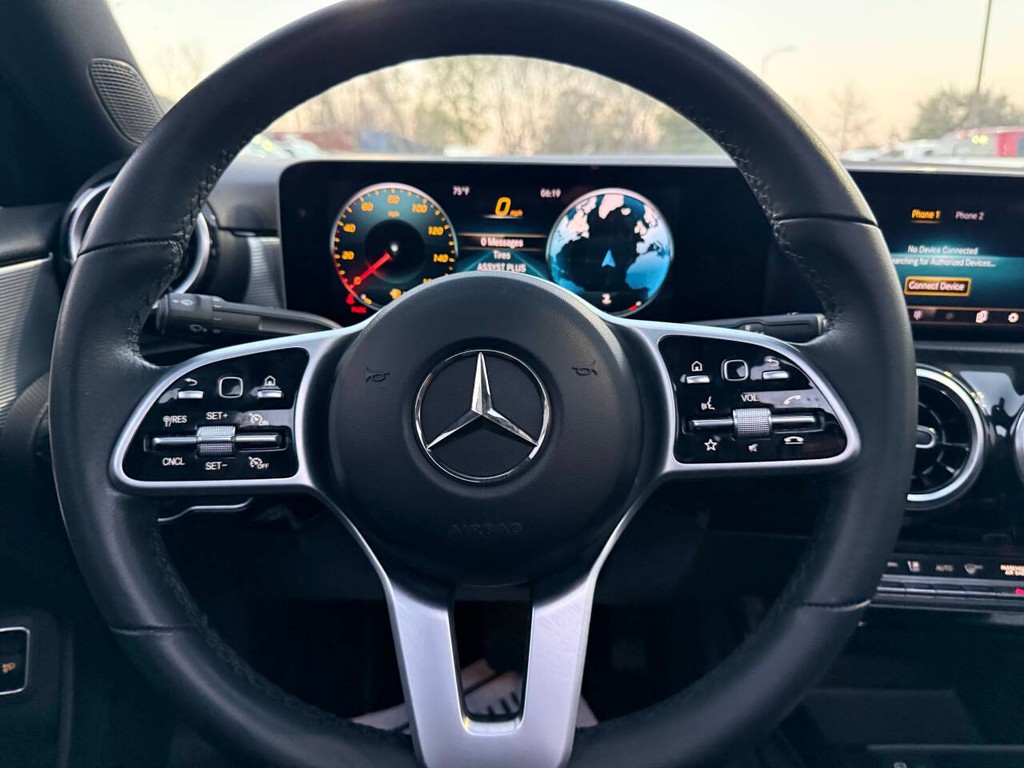 Mercedes-Benz A-Class Vehicle Full-screen Gallery Image 23