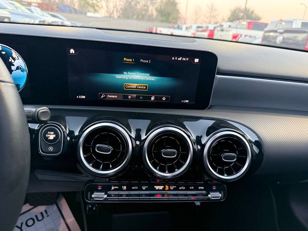 Mercedes-Benz A-Class Vehicle Full-screen Gallery Image 24