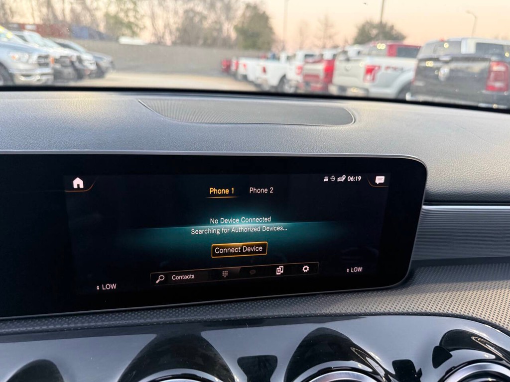 Mercedes-Benz A-Class Vehicle Full-screen Gallery Image 25