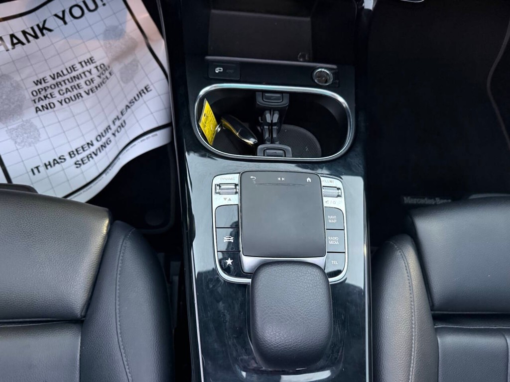 Mercedes-Benz A-Class Vehicle Full-screen Gallery Image 28