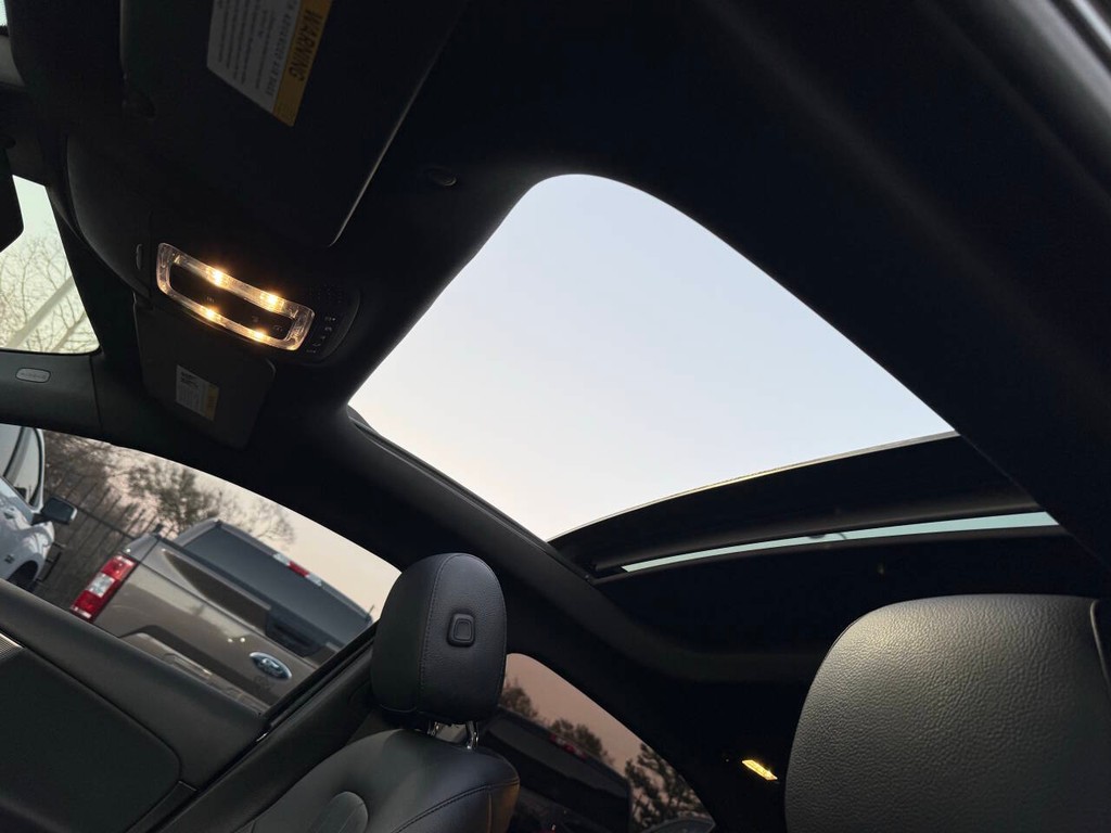 Mercedes-Benz A-Class Vehicle Full-screen Gallery Image 30