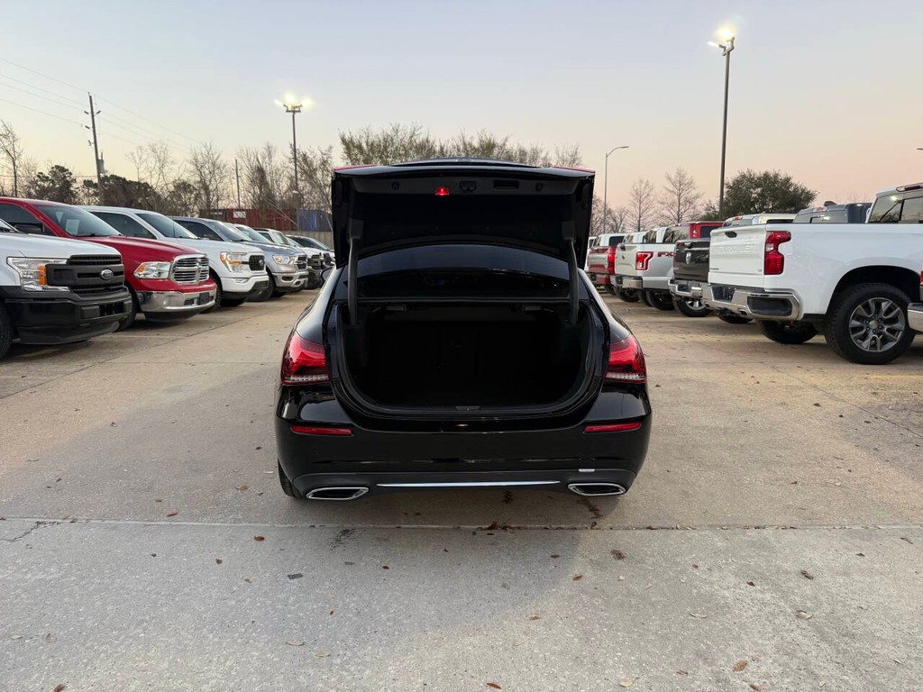 Mercedes-Benz A-Class Vehicle Full-screen Gallery Image 36