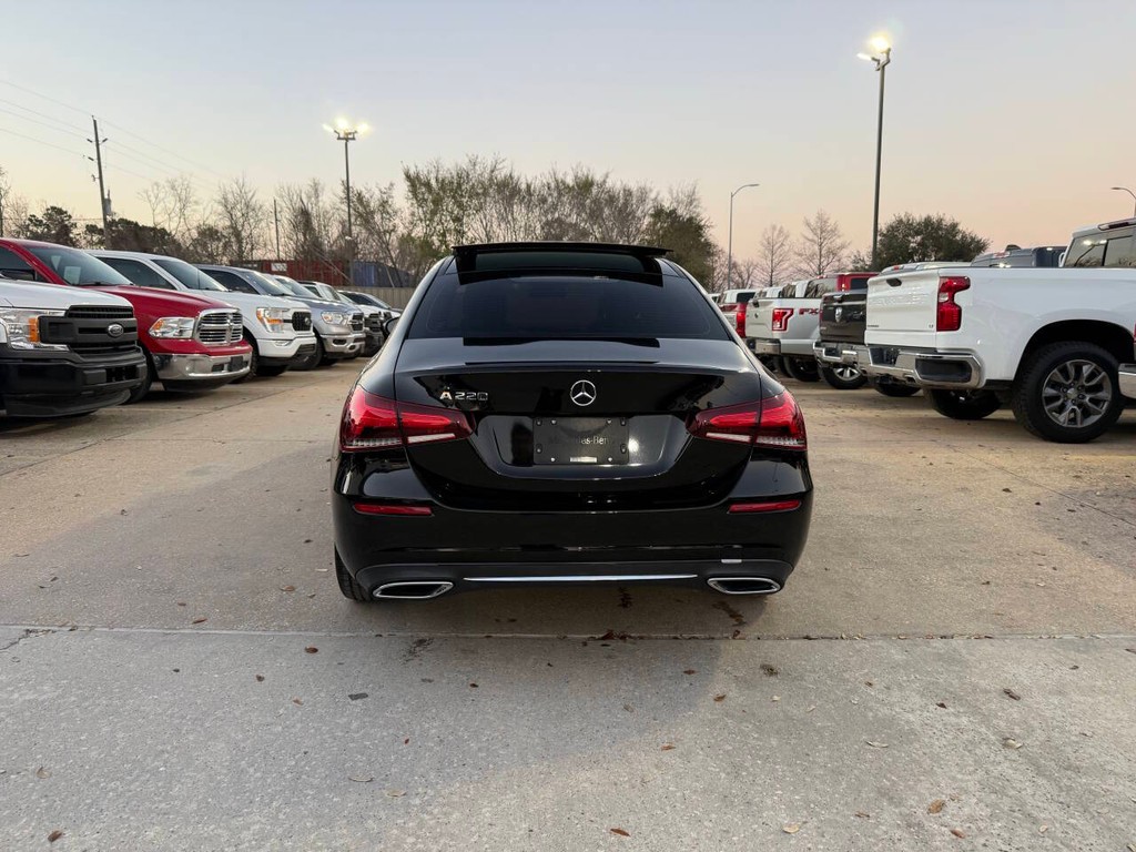 Mercedes-Benz A-Class Vehicle Full-screen Gallery Image 37