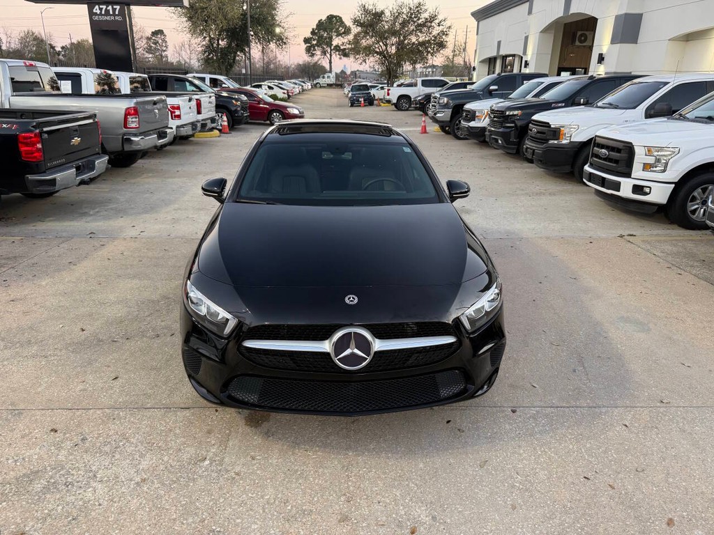 Mercedes-Benz A-Class Vehicle Full-screen Gallery Image 38