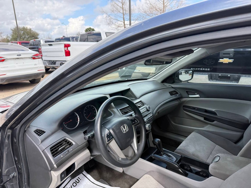 Honda Accord Sedan Vehicle Full-screen Gallery Image 06