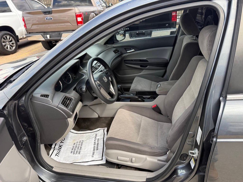 Honda Accord Sedan Vehicle Full-screen Gallery Image 07