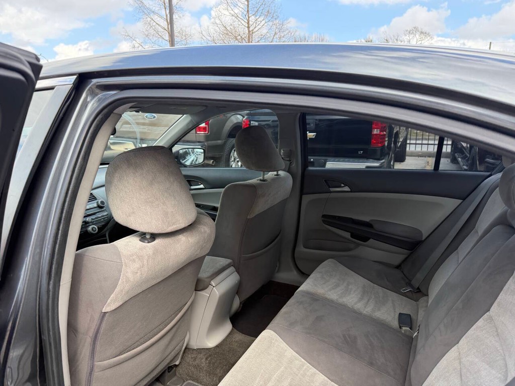 Honda Accord Sedan Vehicle Full-screen Gallery Image 12