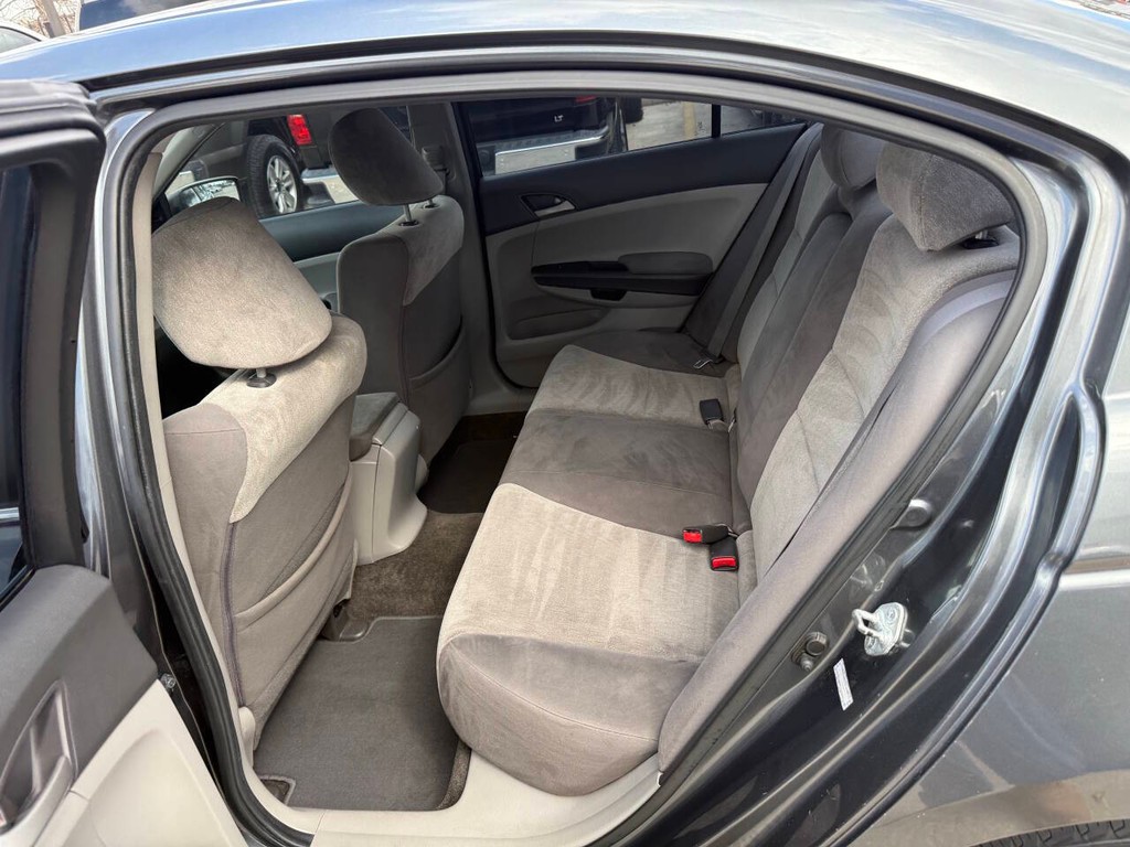 Honda Accord Sedan Vehicle Full-screen Gallery Image 13