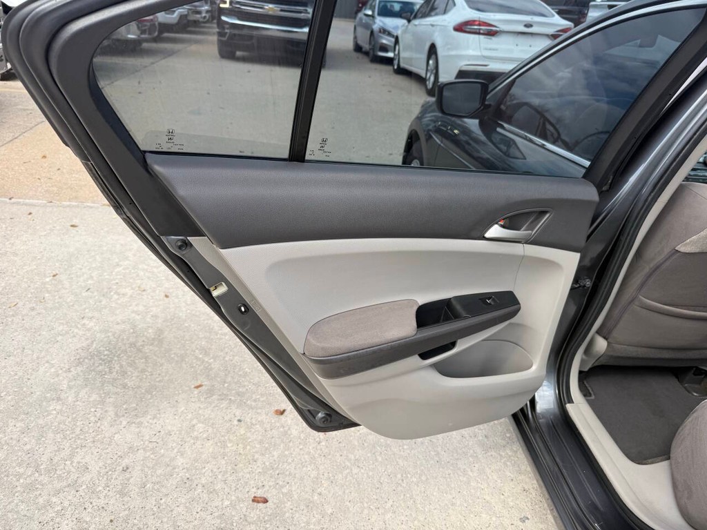 Honda Accord Sedan Vehicle Full-screen Gallery Image 14