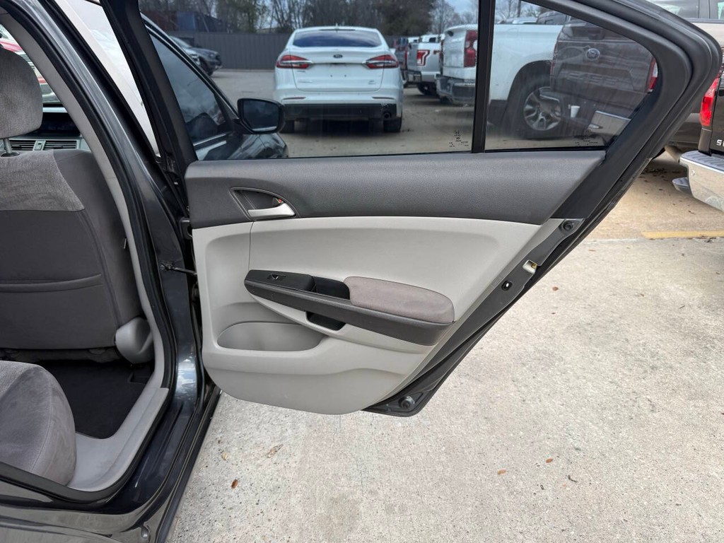 Honda Accord Sedan Vehicle Full-screen Gallery Image 16