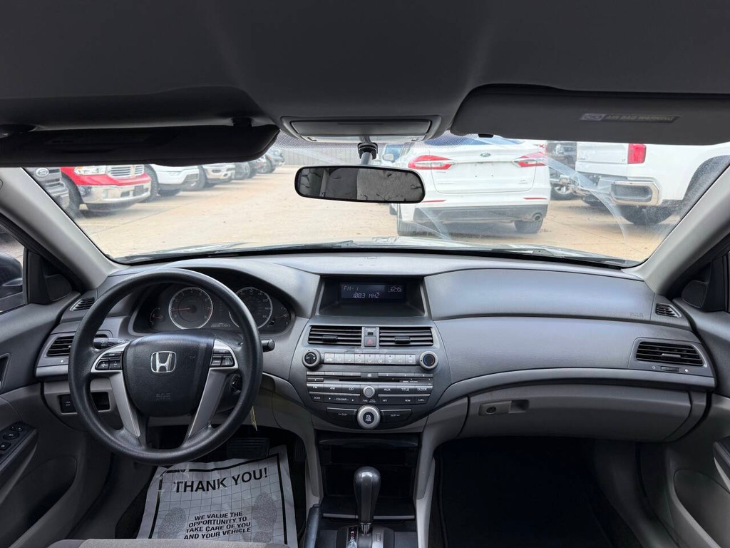 Honda Accord Sedan Vehicle Full-screen Gallery Image 17