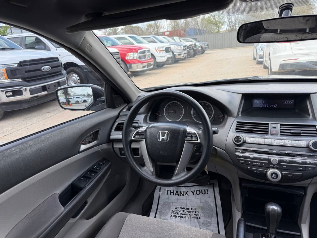 Honda Accord Sedan Vehicle Full-screen Gallery Image 19