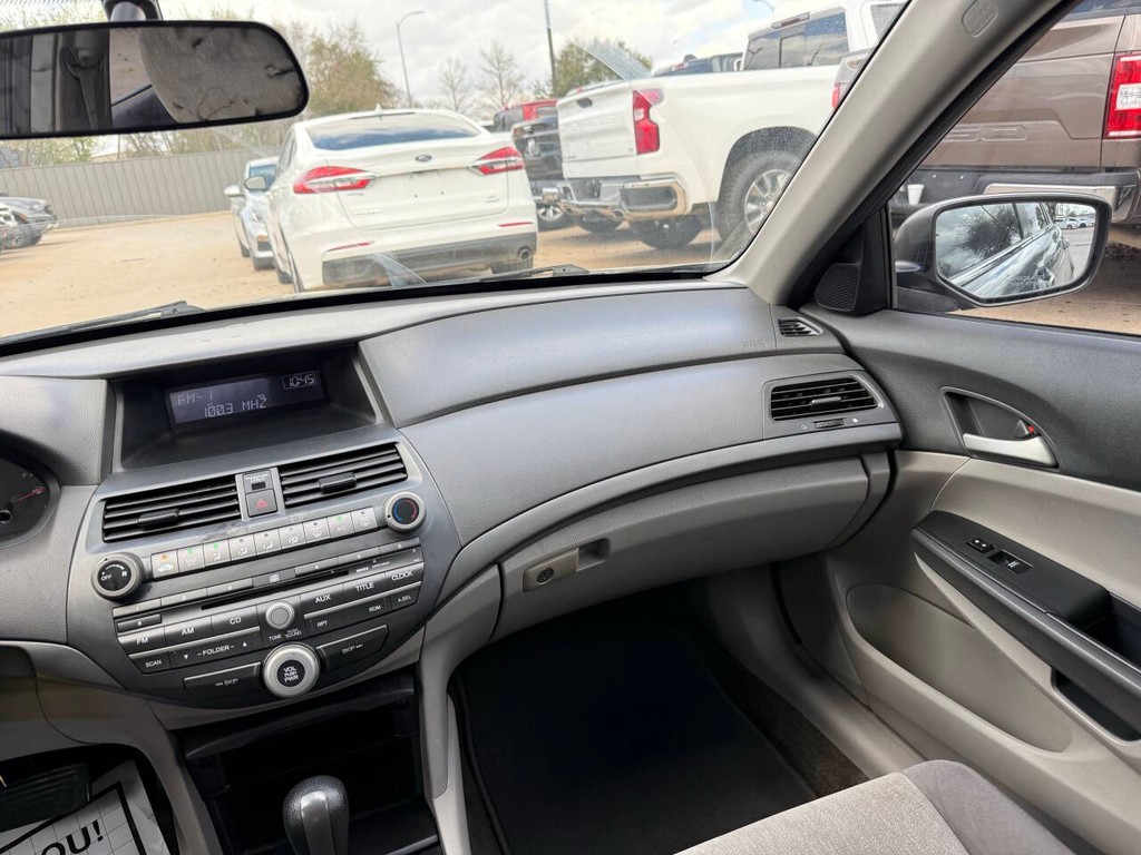 Honda Accord Sedan Vehicle Full-screen Gallery Image 20