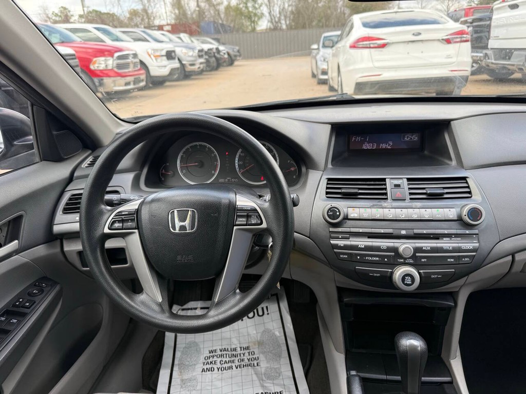 Honda Accord Sedan Vehicle Full-screen Gallery Image 21