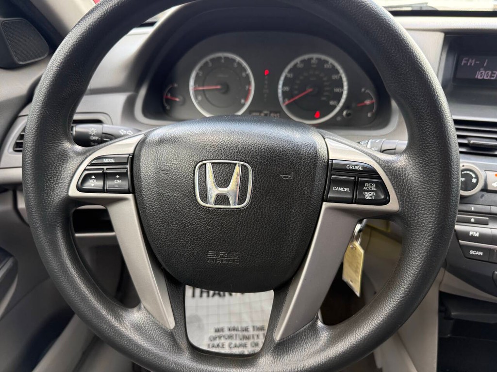 Honda Accord Sedan Vehicle Full-screen Gallery Image 23