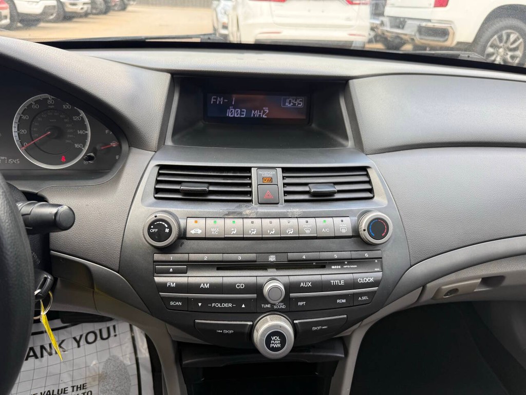 Honda Accord Sedan Vehicle Full-screen Gallery Image 24