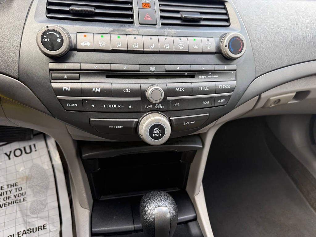 Honda Accord Sedan Vehicle Full-screen Gallery Image 27