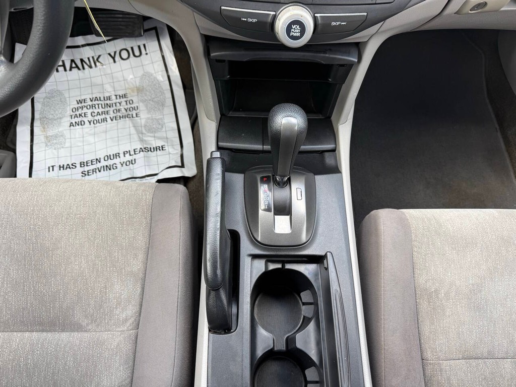 Honda Accord Sedan Vehicle Full-screen Gallery Image 28