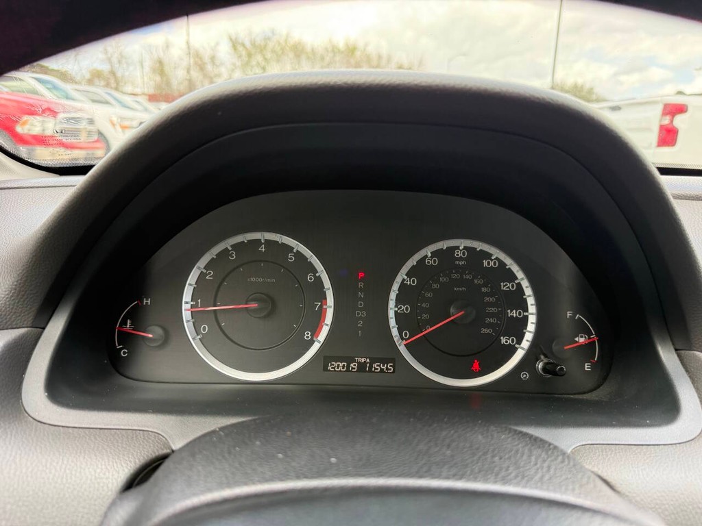 Honda Accord Sedan Vehicle Full-screen Gallery Image 30