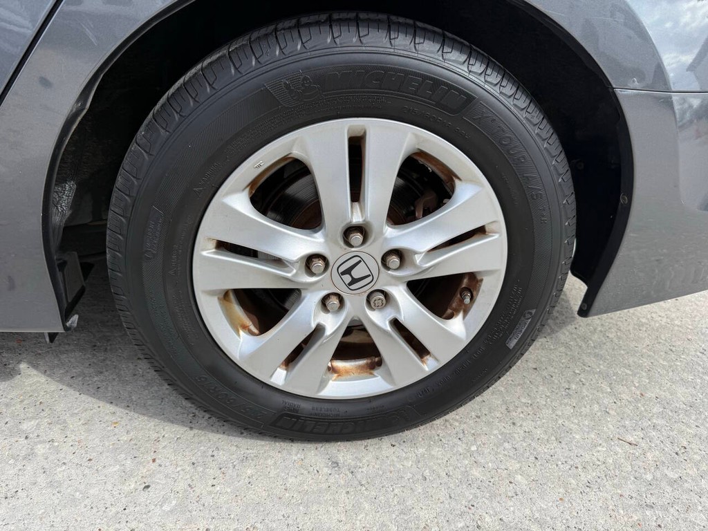 Honda Accord Sedan Vehicle Full-screen Gallery Image 34