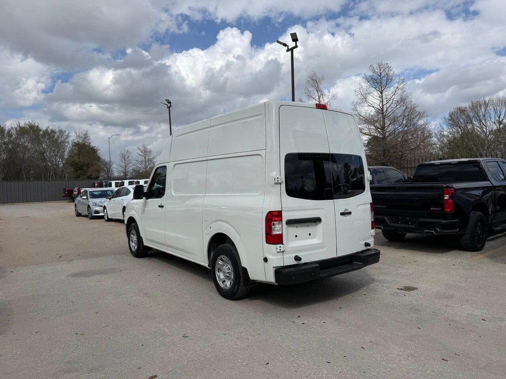 Nissan NV Cargo Vehicle Full-screen Gallery Image 04