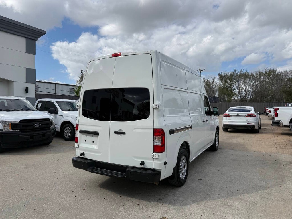 Nissan NV Cargo Vehicle Full-screen Gallery Image 05