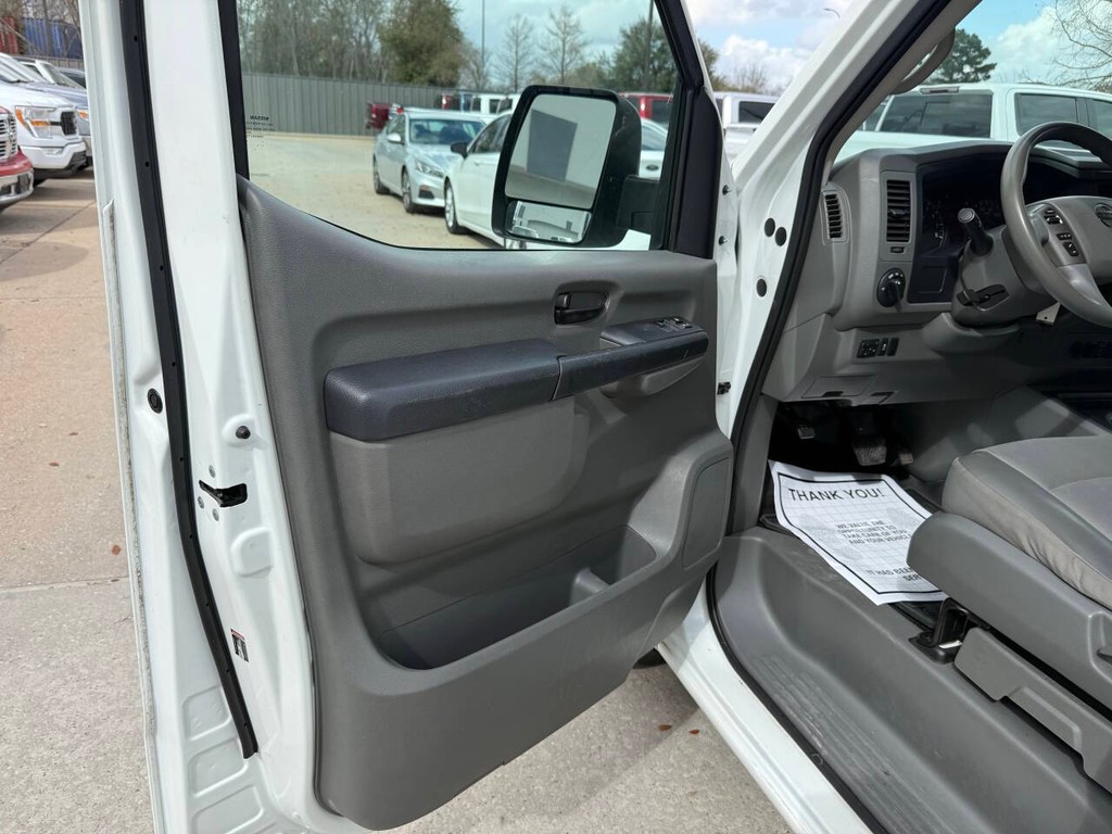 Nissan NV Cargo Vehicle Full-screen Gallery Image 08