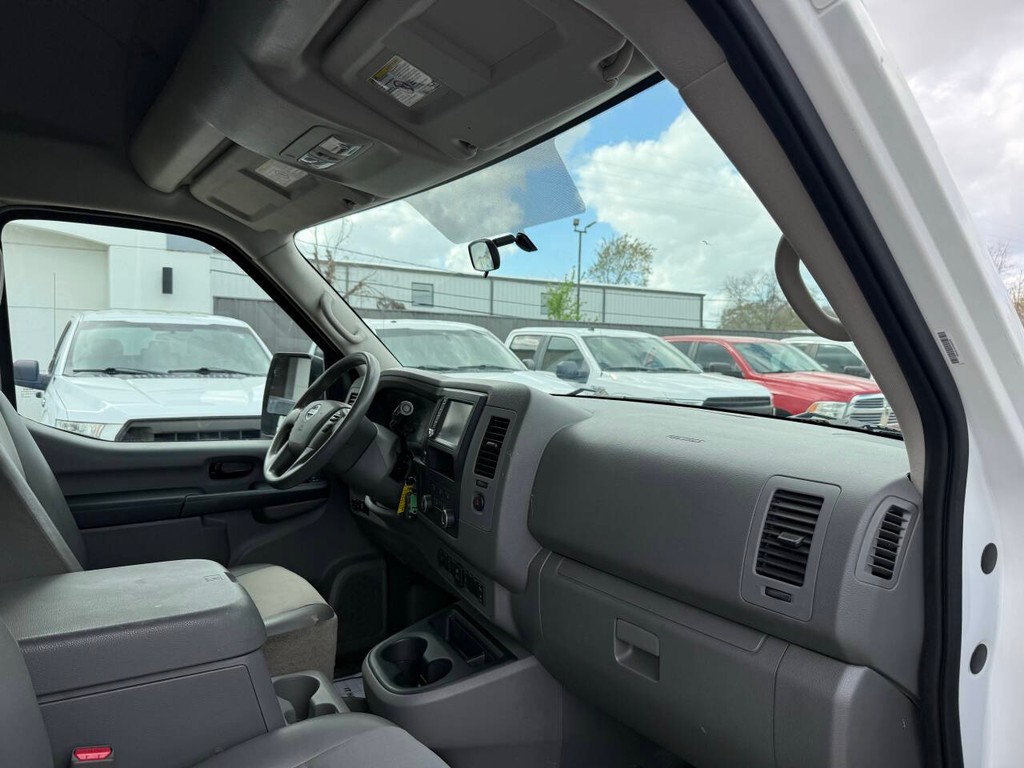 Nissan NV Cargo Vehicle Full-screen Gallery Image 09