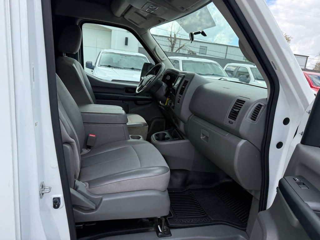 Nissan NV Cargo Vehicle Full-screen Gallery Image 10