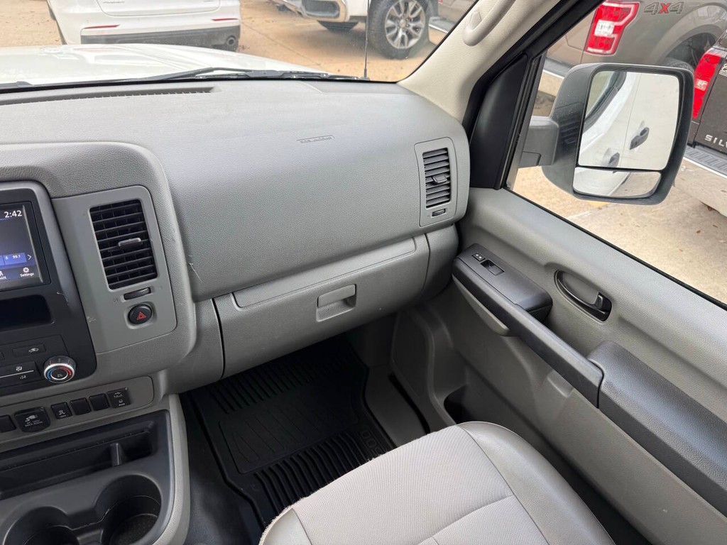 Nissan NV Cargo Vehicle Full-screen Gallery Image 15