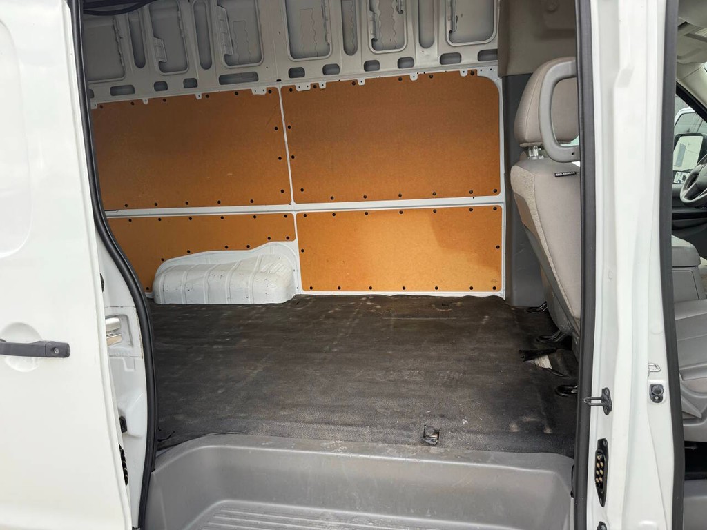 Nissan NV Cargo Vehicle Full-screen Gallery Image 26