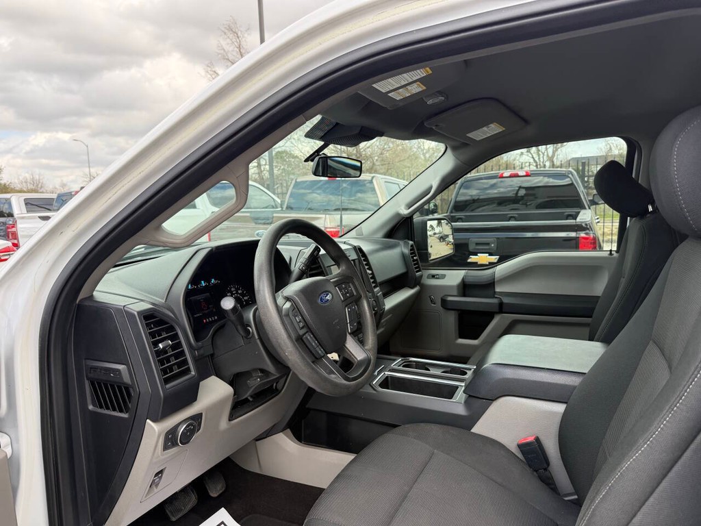 Ford F-150 Vehicle Full-screen Gallery Image 06