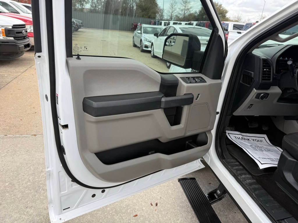 Ford F-150 Vehicle Full-screen Gallery Image 08