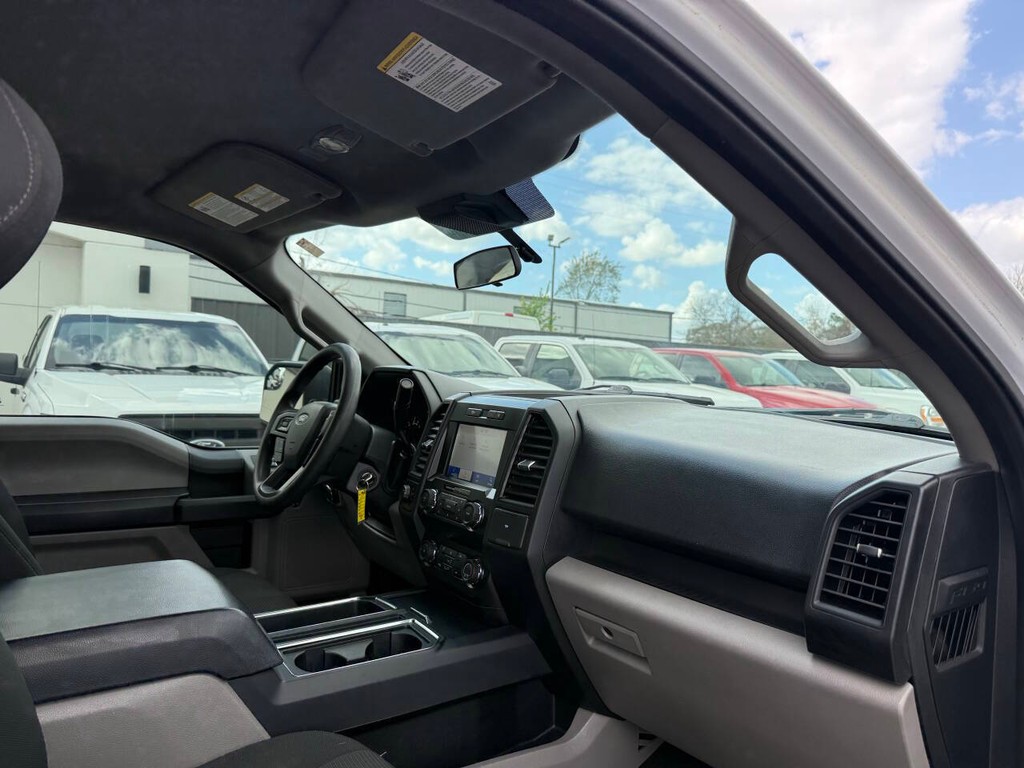 Ford F-150 Vehicle Full-screen Gallery Image 09