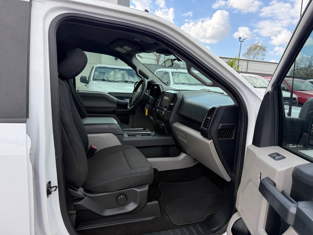 Ford F-150 Vehicle Full-screen Gallery Image 10