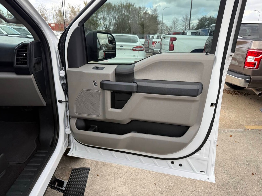 Ford F-150 Vehicle Full-screen Gallery Image 11