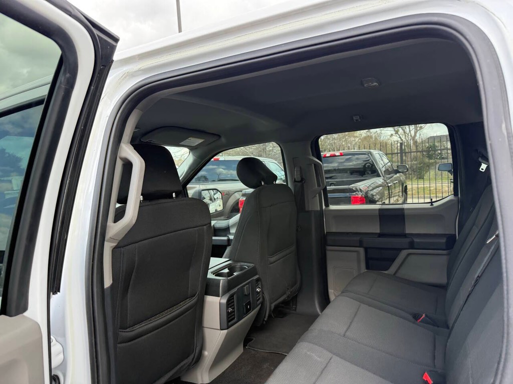 Ford F-150 Vehicle Full-screen Gallery Image 12