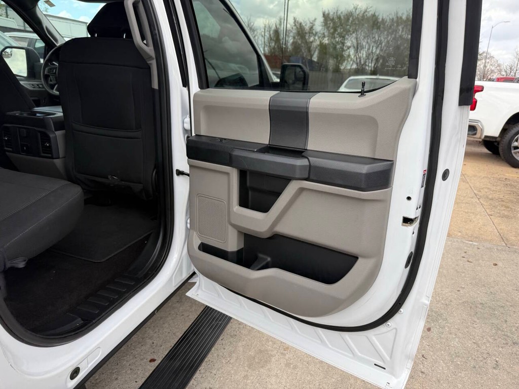 Ford F-150 Vehicle Full-screen Gallery Image 16