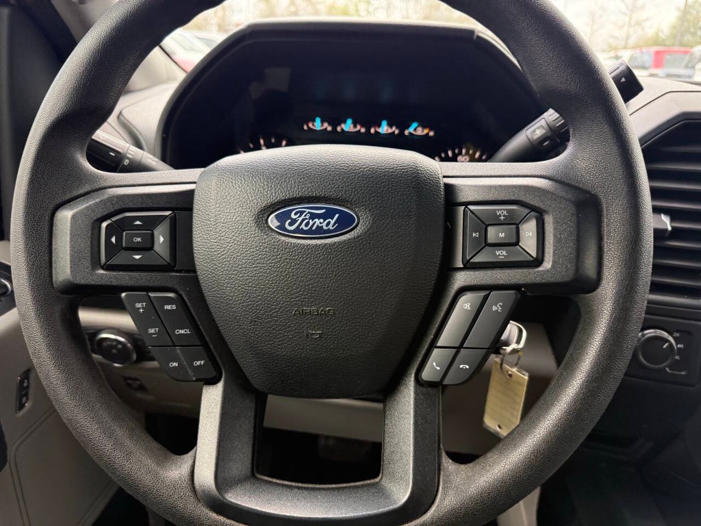 Ford F-150 Vehicle Full-screen Gallery Image 23