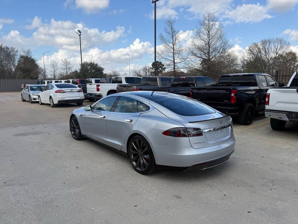 Tesla Model S Vehicle Full-screen Gallery Image 04