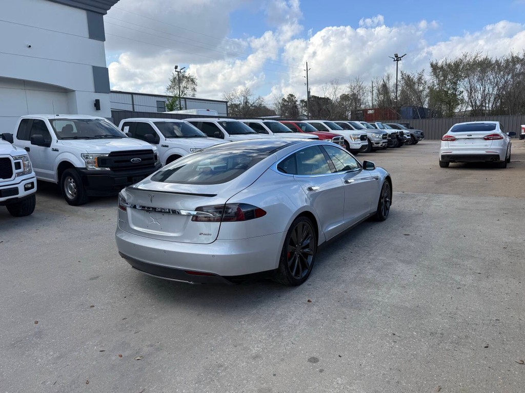 Tesla Model S Vehicle Full-screen Gallery Image 05