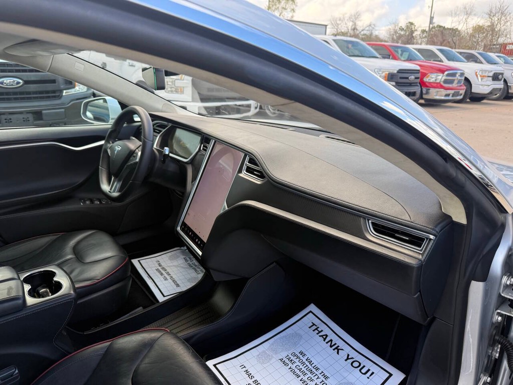 Tesla Model S Vehicle Full-screen Gallery Image 09