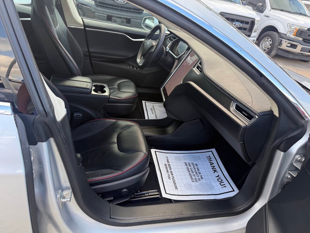 Tesla Model S Vehicle Full-screen Gallery Image 10