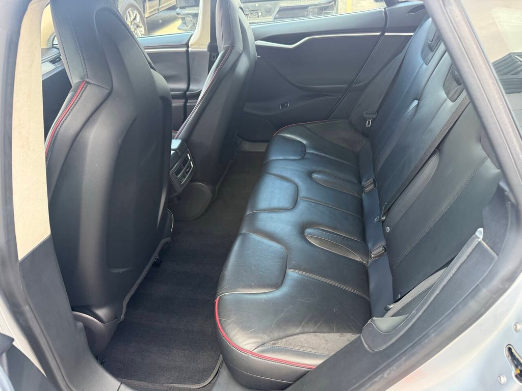 Tesla Model S Vehicle Full-screen Gallery Image 13