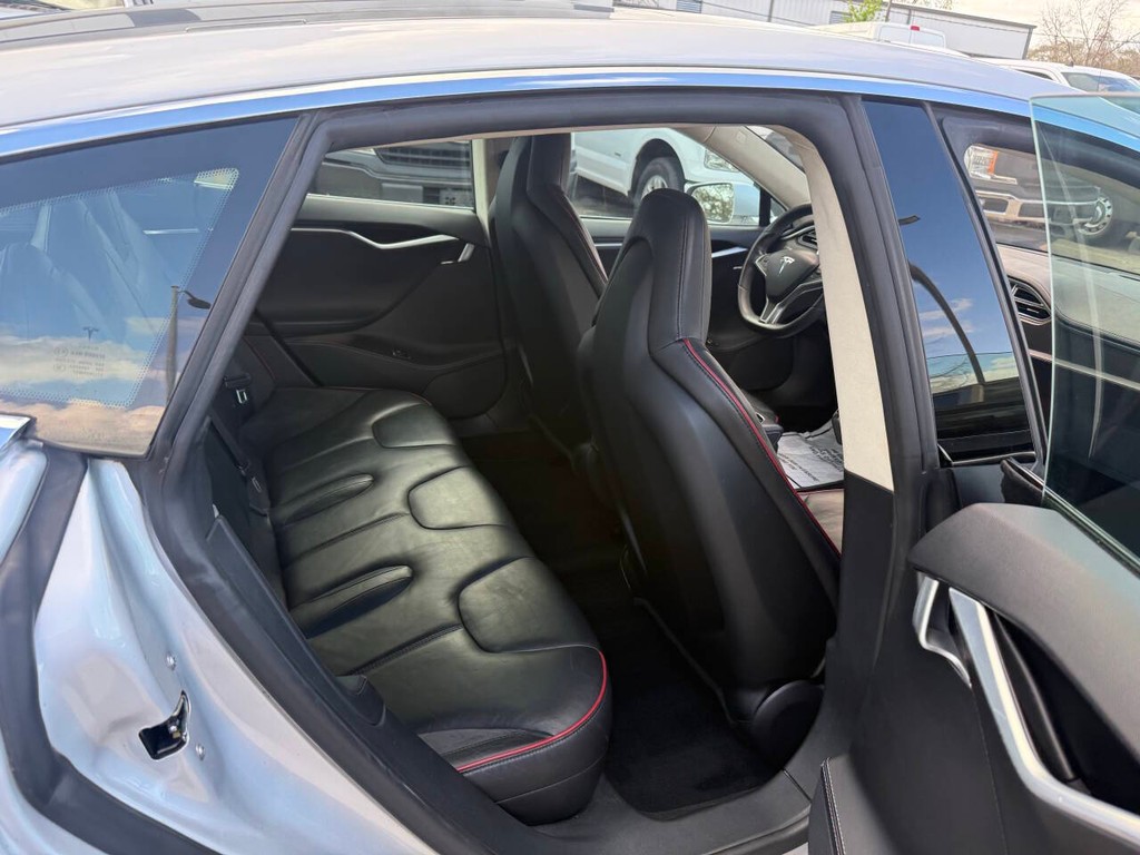 Tesla Model S Vehicle Full-screen Gallery Image 15