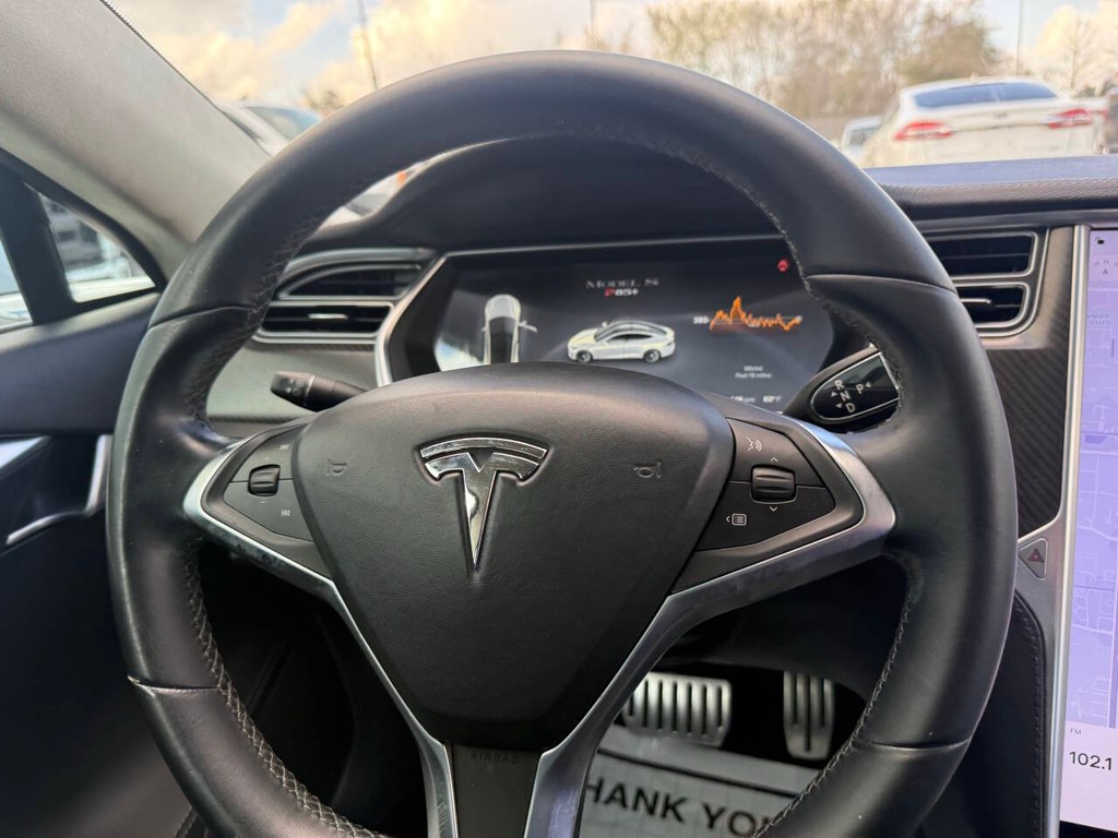 Tesla Model S Vehicle Full-screen Gallery Image 21