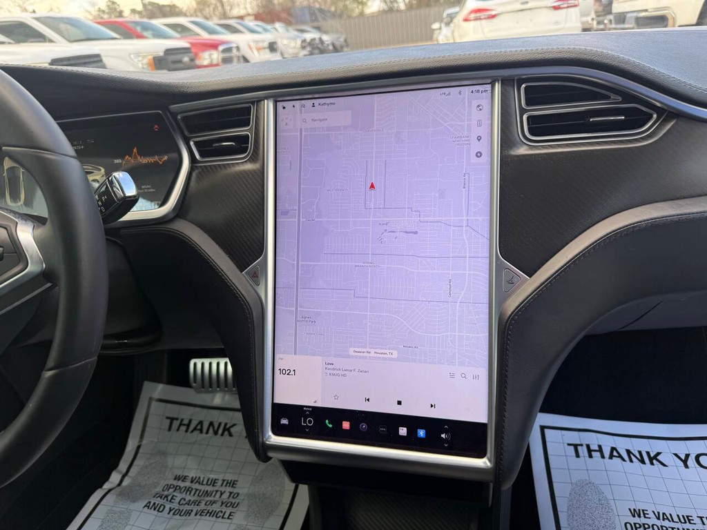 Tesla Model S Vehicle Full-screen Gallery Image 22